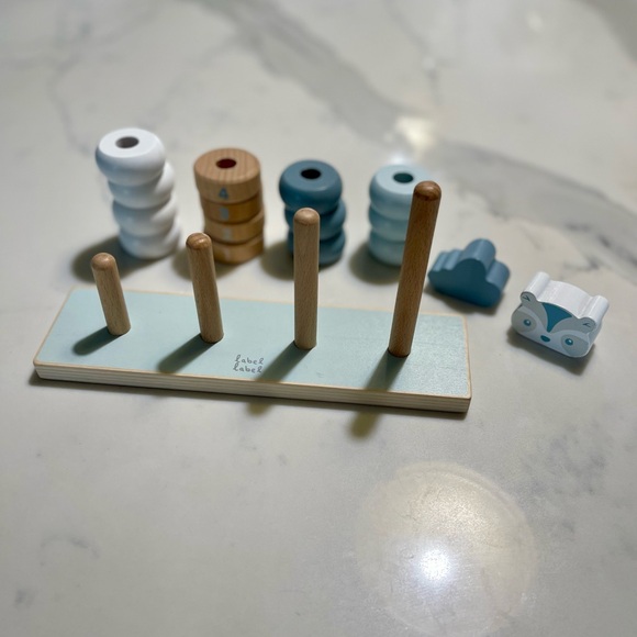 Wood stacking and sorting toy - Picture 3 of 7